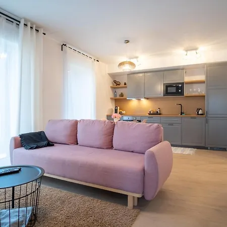 شقة Dream - Brand New With Balcony & Free Parking *