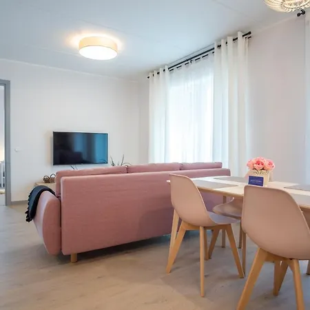 Dream - Brand New With Balcony & Free Parking شقة تالين